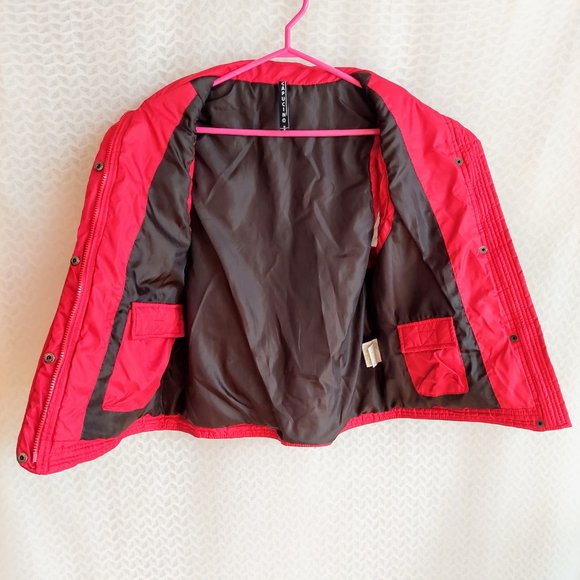 Sleeveless red puffer jacket - Picture 12 of 14